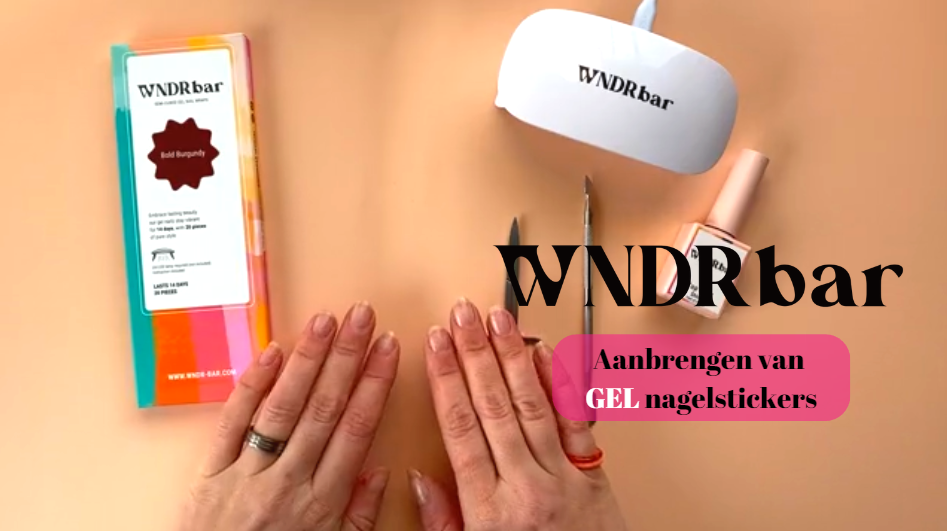 Video laden: Gellak nagelstickers aanbrengen eenvoudige thuis manicure met UV lamp